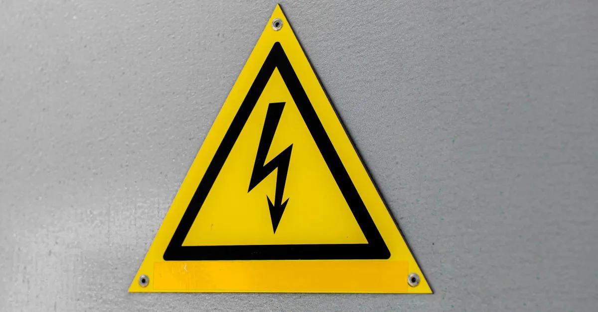 découvrez à quelle fréquence renouveler une formation en sécurité électrique et les facteurs qui déterminent la périodicité requise.
