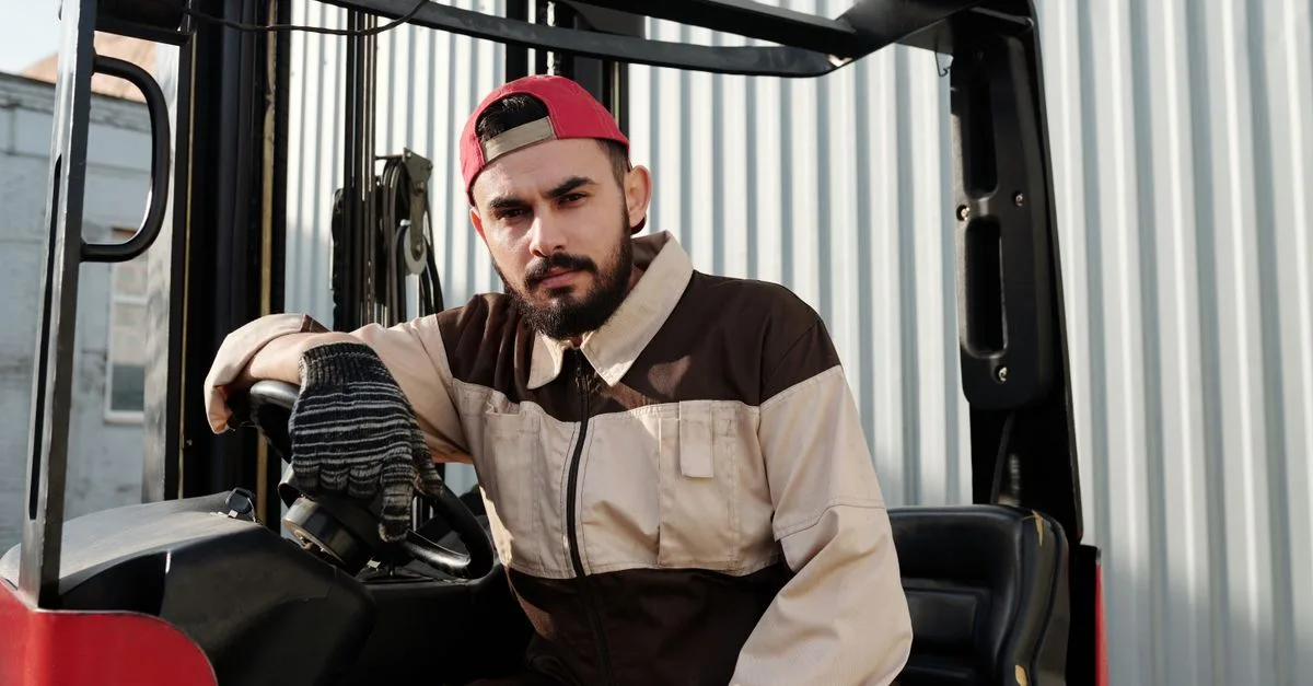 découvrez les formations de cariste pour apprendre à conduire un chariot élévateur en toute sécurité et obtenir les compétences nécessaires.